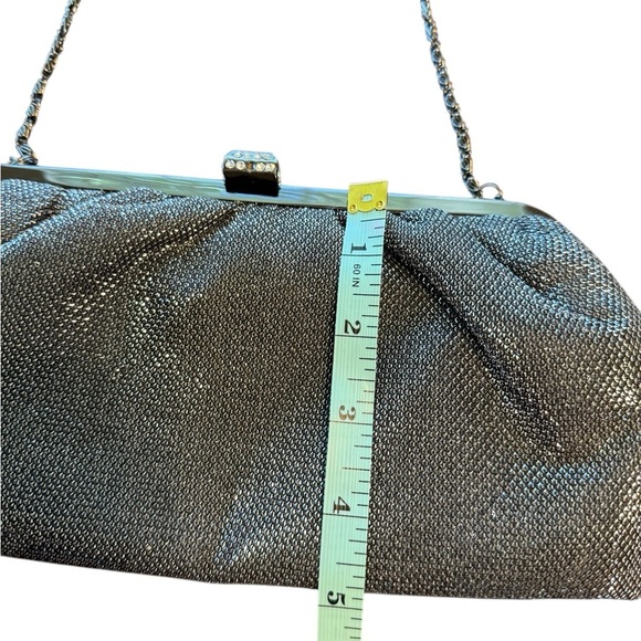 Olga Berg Clutch Silver Chain Metal Evening Cocktail East West Shoulder Bag NWOT - Picture 4 of 16